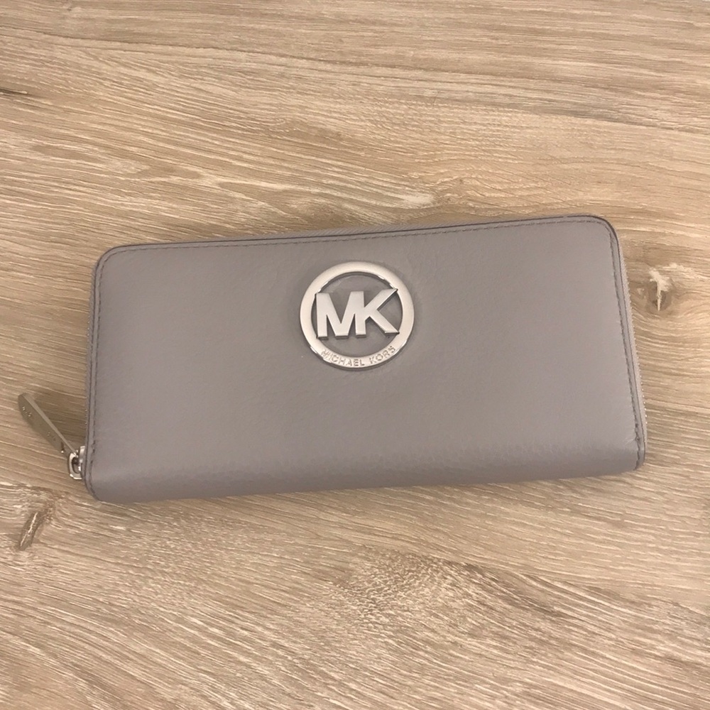 ( Sale) Michael Kors wallet